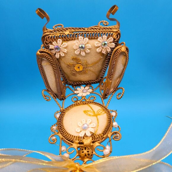 Victorian Gold French Provincial Floral Chair Ornament Pearl Beads Tulle Ribbon - Picture 7 of 8